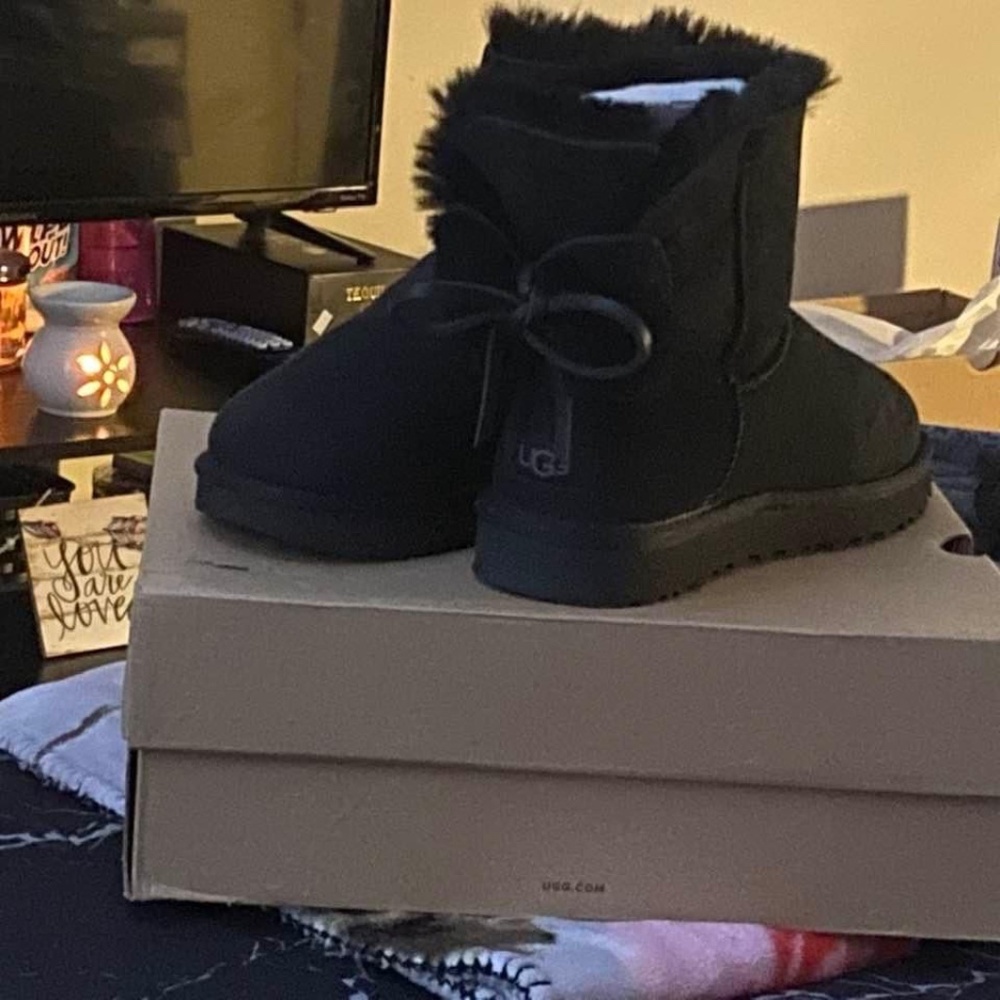 UGH Boot - Picture 3 of 3
